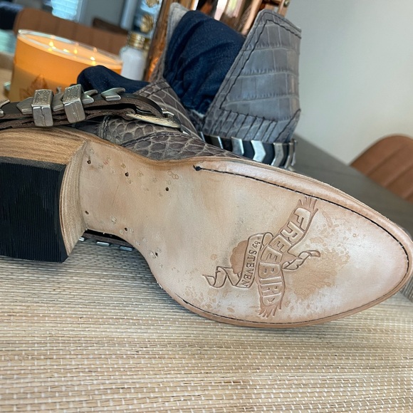 Freebird By Steven Blade Size 7 Gray Croc Embossed Leather Booties - New!